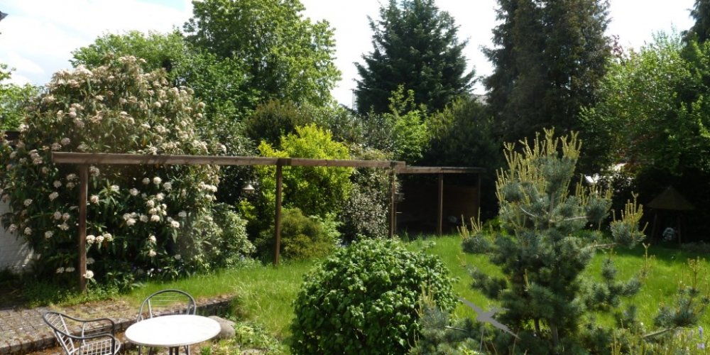 freistehendes Einfamilien-Fertighaus mit Ausbau-/ Neubaupotential auf ruhig gelegenen Südgrundstück