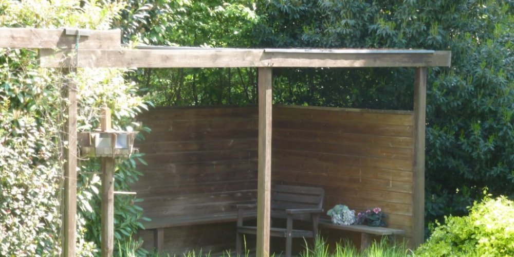 freistehendes Einfamilien-Fertighaus mit Ausbau-/ Neubaupotential auf ruhig gelegenen Südgrundstück