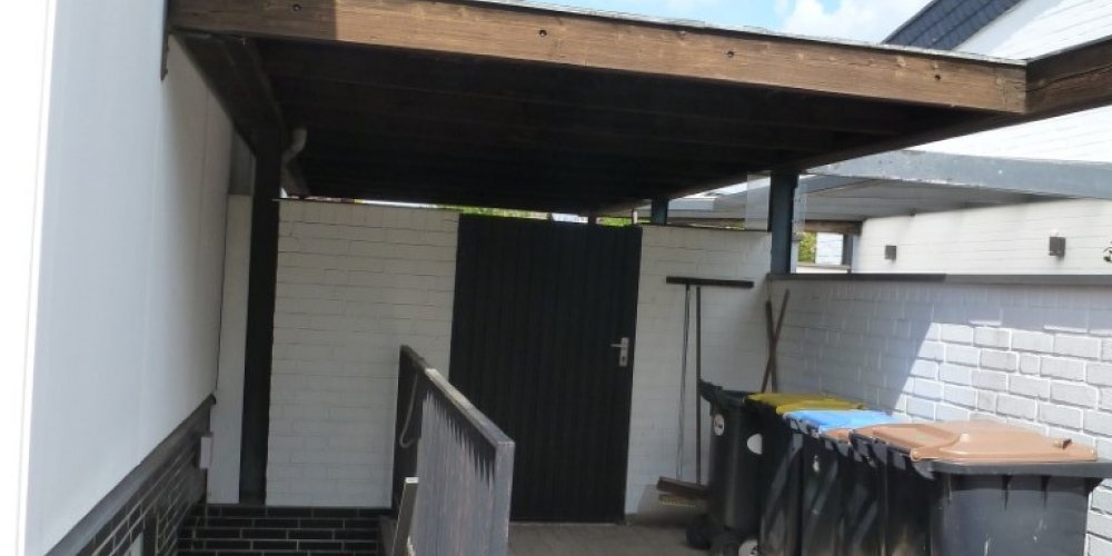 freistehendes Einfamilien-Fertighaus mit Ausbau-/ Neubaupotential auf ruhig gelegenen Südgrundstück