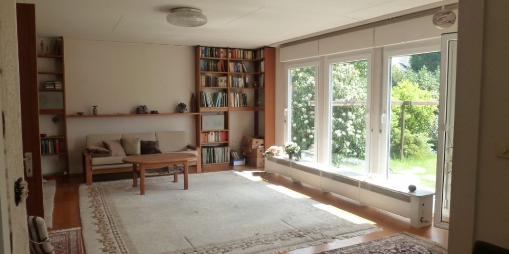 freistehendes Einfamilien-Fertighaus mit Ausbau-/ Neubaupotential auf ruhig gelegenen Südgrundstück