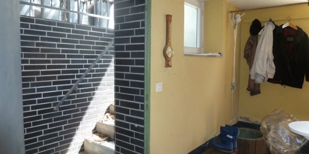 freistehendes Einfamilien-Fertighaus mit Ausbau-/ Neubaupotential auf ruhig gelegenen Südgrundstück