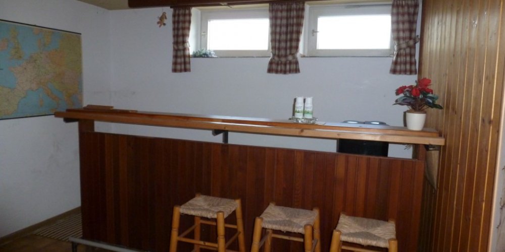 freistehendes Einfamilien-Fertighaus mit Ausbau-/ Neubaupotential auf ruhig gelegenen Südgrundstück