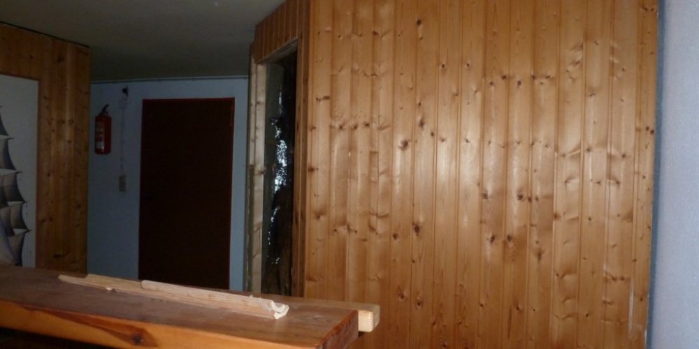 freistehendes Einfamilien-Fertighaus mit Ausbau-/ Neubaupotential auf ruhig gelegenen Südgrundstück