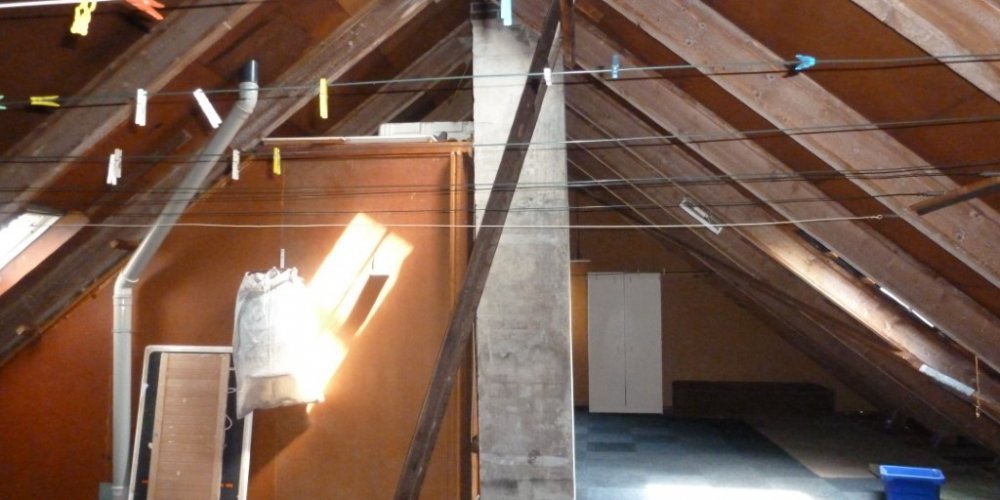 freistehendes Einfamilien-Fertighaus mit Ausbau-/ Neubaupotential auf ruhig gelegenen Südgrundstück